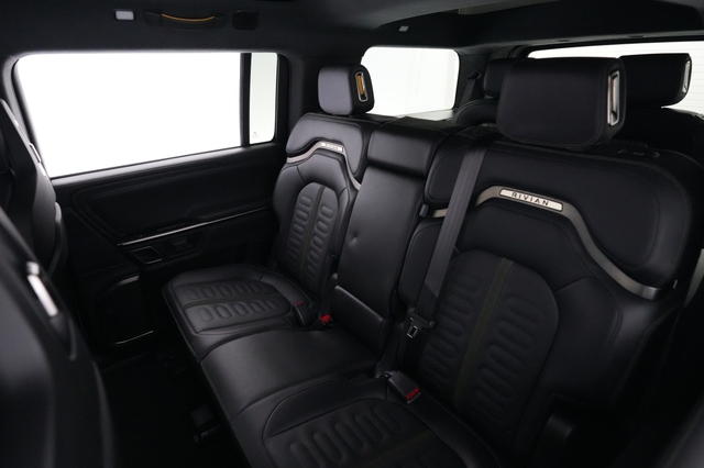 2023 Rivian R1S