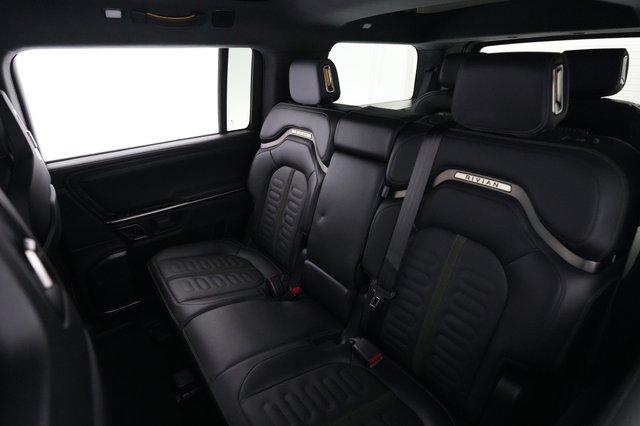 2023 Rivian R1S — photo 19 of 22