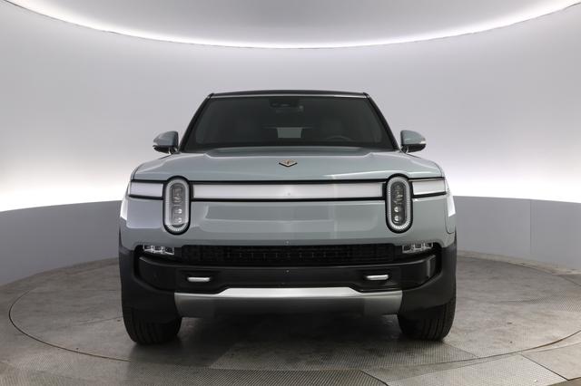 2023 Rivian R1S — photo 9 of 22