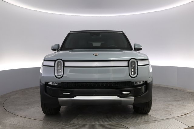 2023 Rivian R1S — photo 9 of 22