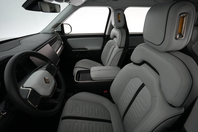 2023 Rivian R1S — photo 3 of 23