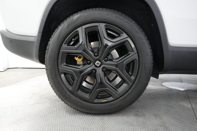 2023 Rivian R1S — photo 16 of 23