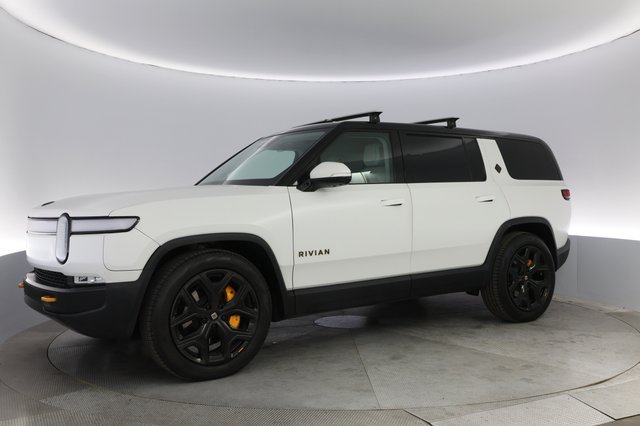 2023 Rivian R1S — photo 14 of 23