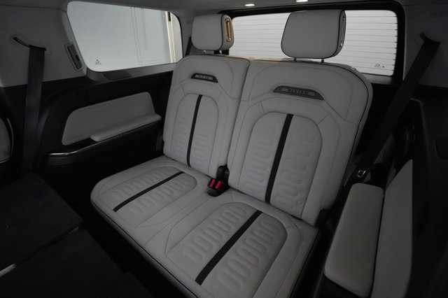 2023 Rivian R1S — photo 21 of 23