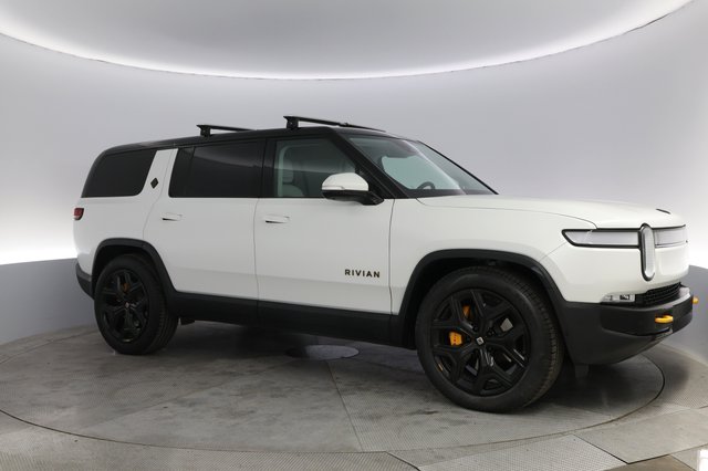 2023 Rivian R1S — photo 11 of 23