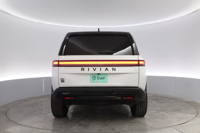 2023 Rivian R1S — photo 12 of 23