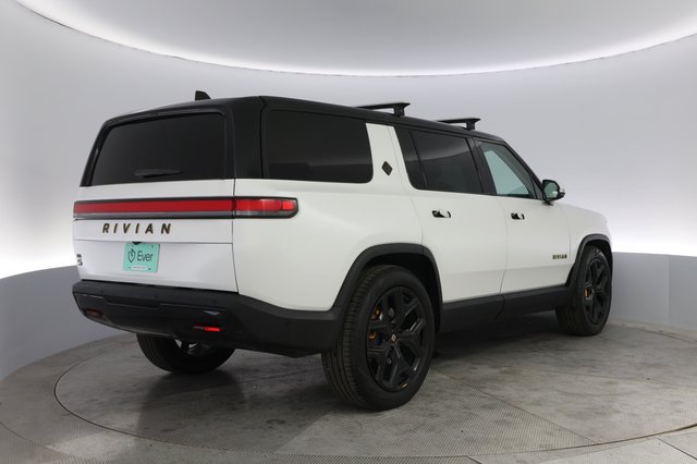 2023 Rivian R1S — photo 2 of 23