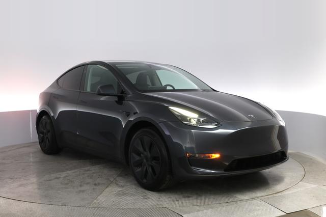 2024 Tesla Model Y — photo 10 of 21
