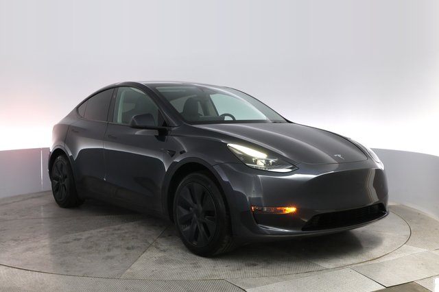 2024 Tesla Model Y — photo 10 of 21