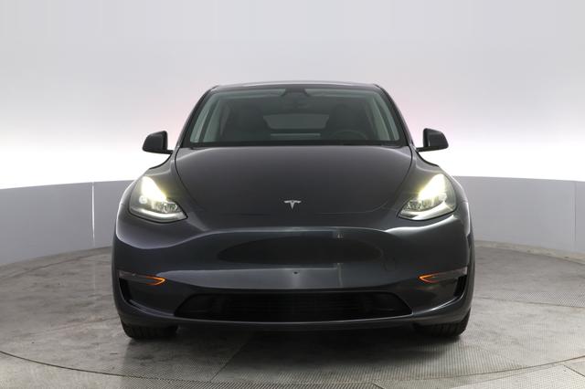 2024 Tesla Model Y — photo 9 of 21