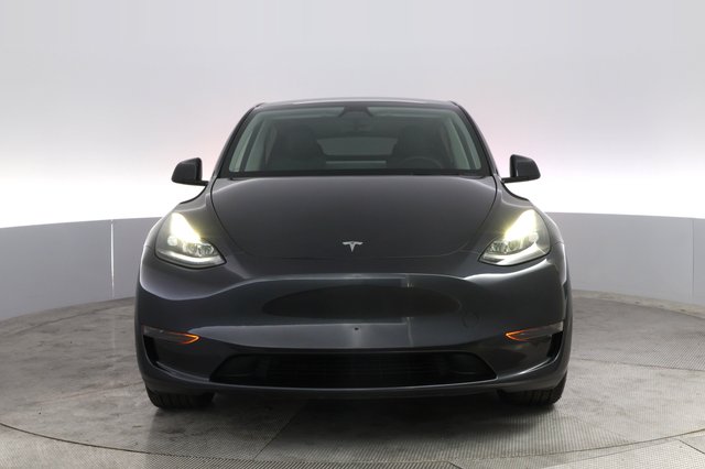 2024 Tesla Model Y — photo 9 of 21