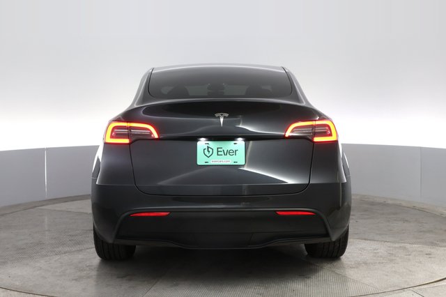 2024 Tesla Model Y — photo 12 of 21