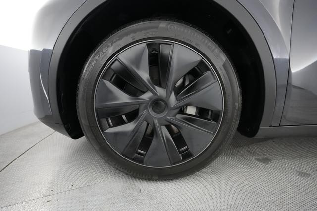 2024 Tesla Model Y — photo 7 of 21