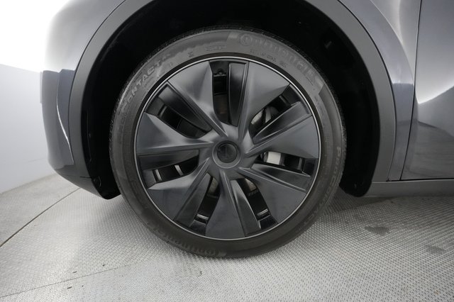 2024 Tesla Model Y — photo 7 of 21