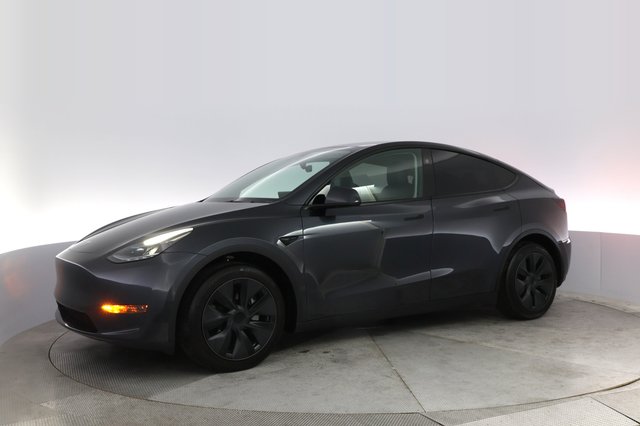 2024 Tesla Model Y — photo 14 of 21