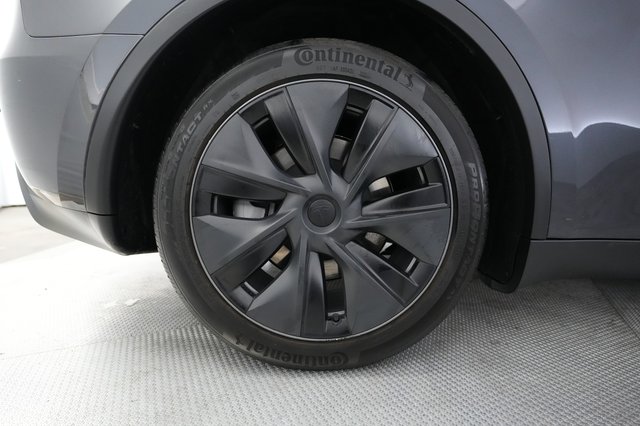 2024 Tesla Model Y — photo 15 of 21