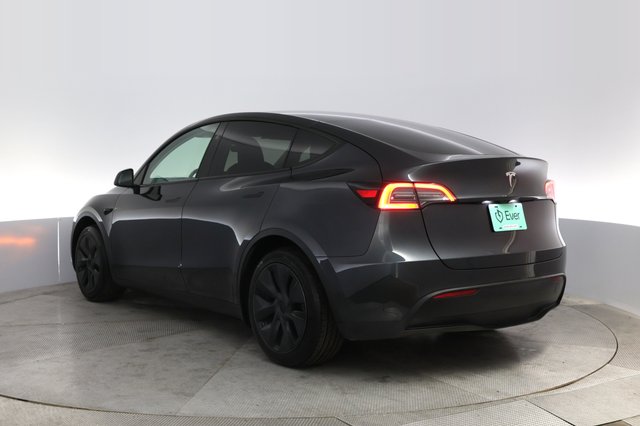 2024 Tesla Model Y — photo 13 of 21