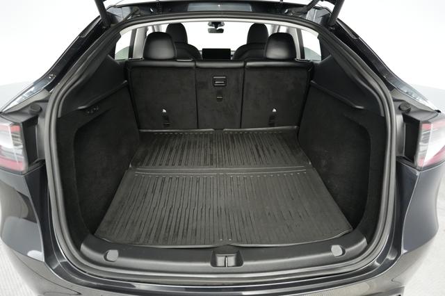 2024 Tesla Model Y — photo 6 of 21