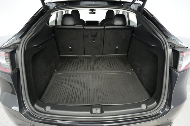 2024 Tesla Model Y — photo 6 of 21