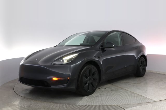 2024 Tesla Model Y — VIN 7SAYGDED0RF213811