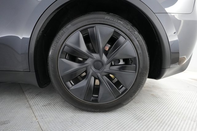 2024 Tesla Model Y — photo 17 of 21