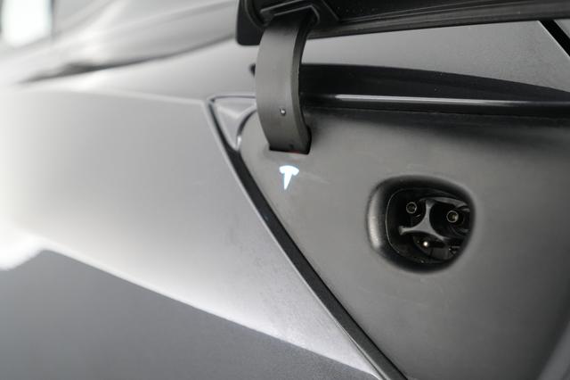2024 Tesla Model Y — photo 8 of 21