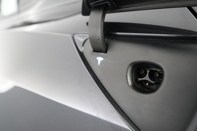 2024 Tesla Model Y — photo 8 of 21