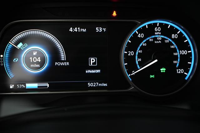 2025 Nissan LEAF — photo 5 of 20
