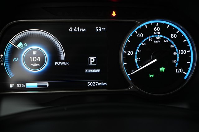 2025 Nissan LEAF — photo 5 of 20