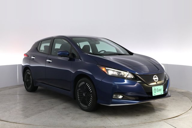 2025 Nissan LEAF — photo 10 of 20