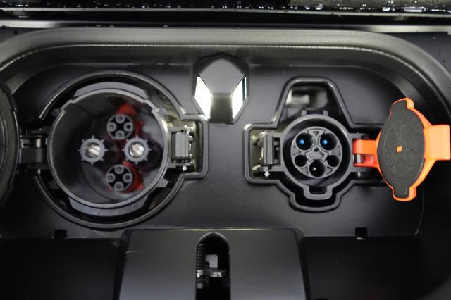 2025 Nissan LEAF — photo 8 of 20