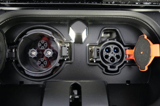 2025 Nissan LEAF — photo 8 of 20