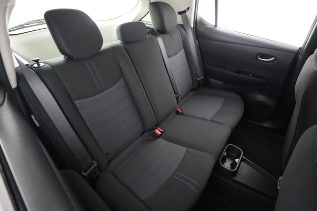 2025 Nissan LEAF — photo 4 of 20