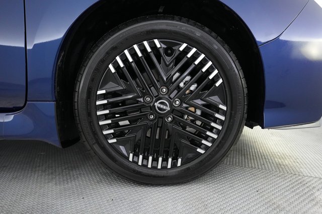 2025 Nissan LEAF — photo 16 of 20