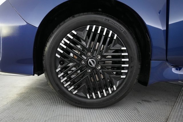 2025 Nissan LEAF — photo 17 of 20