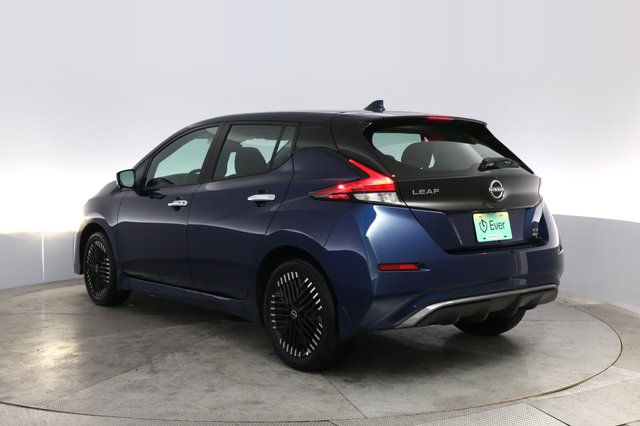 2025 Nissan LEAF — photo 13 of 20