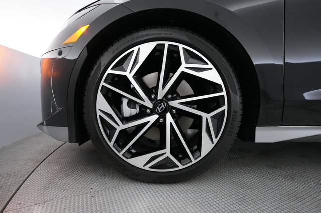 2023 Hyundai IONIQ 6 — photo 7 of 21