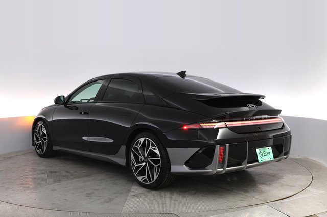 2023 Hyundai IONIQ 6 — photo 13 of 21