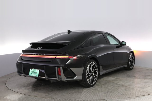 2023 Hyundai IONIQ 6 — photo 2 of 21
