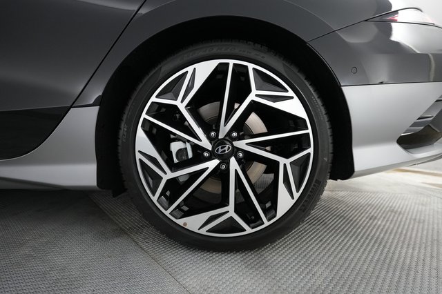 2023 Hyundai IONIQ 6 — photo 17 of 21