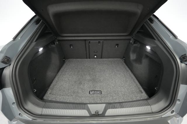 2023 Volkswagen ID.4 — photo 6 of 20