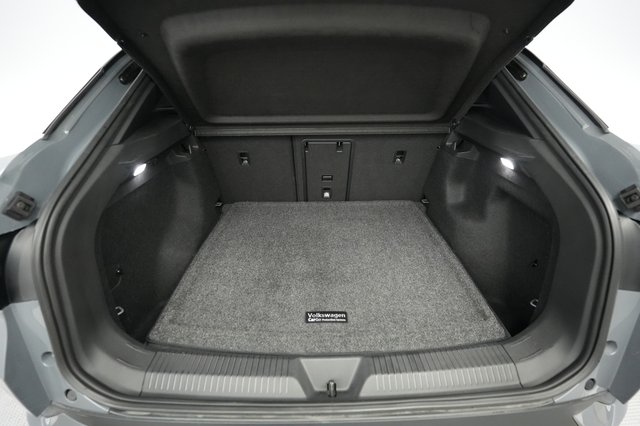 2023 Volkswagen ID.4 — photo 6 of 20