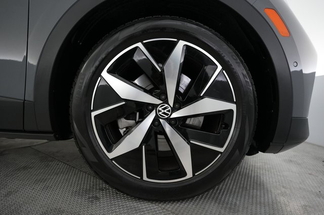 2023 Volkswagen ID.4 — photo 16 of 20