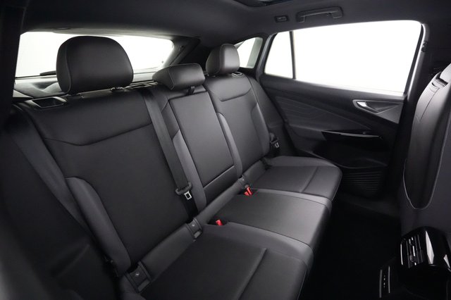 2023 Volkswagen ID.4 — photo 4 of 20