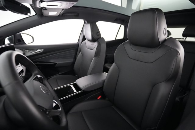 2023 Volkswagen ID.4 — photo 3 of 20