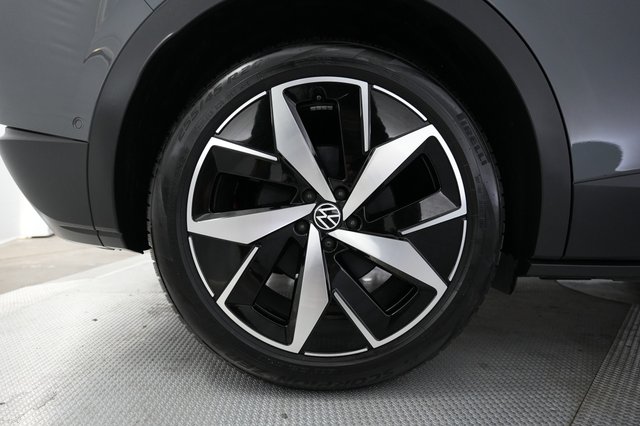 2023 Volkswagen ID.4 — photo 15 of 20