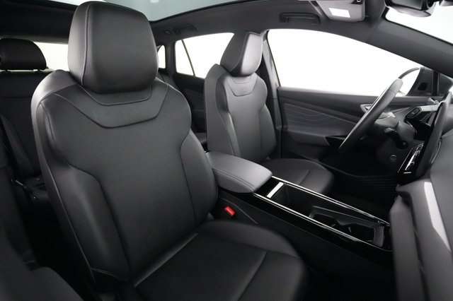 2023 Volkswagen ID.4 — photo 18 of 20