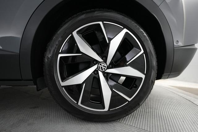 2023 Volkswagen ID.4 — photo 7 of 20