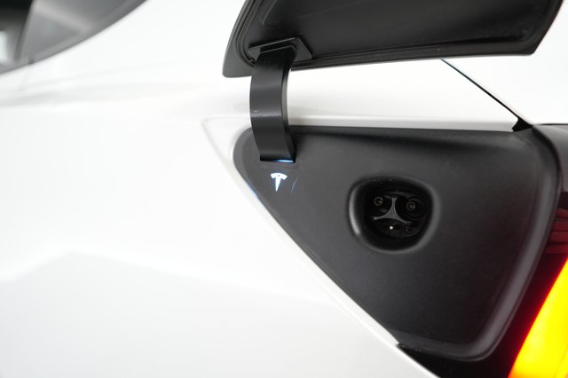 2023 Tesla Model 3 — photo 8 of 21