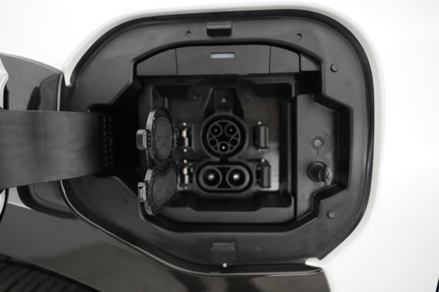 2024 Toyota bZ4X — photo 8 of 21